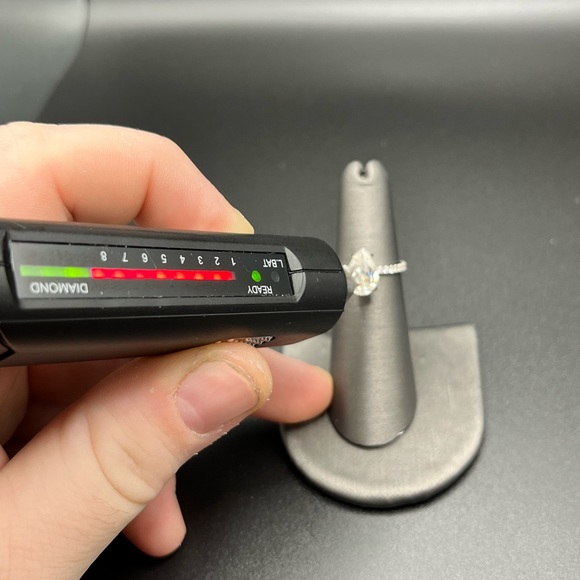 Diamond moissanite Engagement Ring - Picture 7 of 8